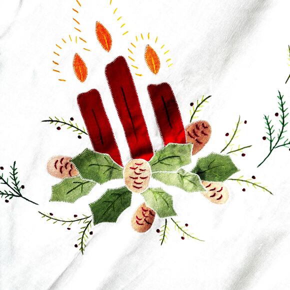 White cotton Christmas holiday tablecloth appliqué & 6 matching napkins flaws - Picture 2 of 11